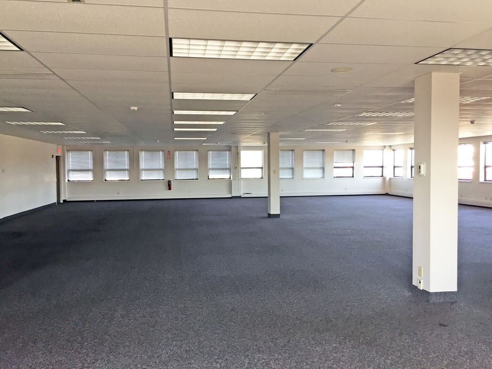 PNC BANK BUILDING: 1100 W Glen Ave, Peoria, IL 61614